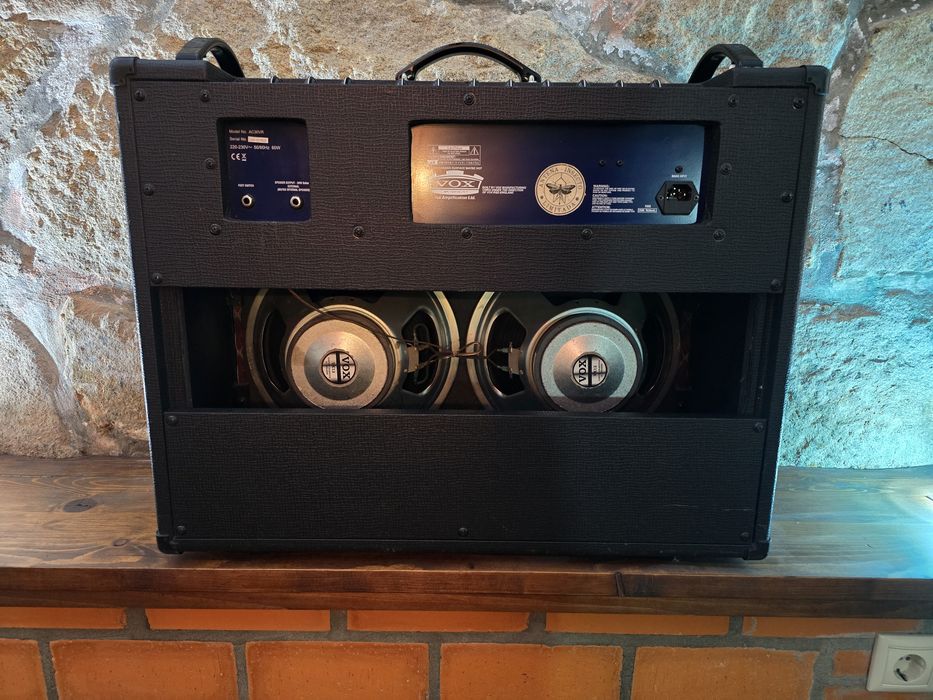 Amplificador de guitarra eléctrica VOX AC30 VR + pedal VOX VFS2A