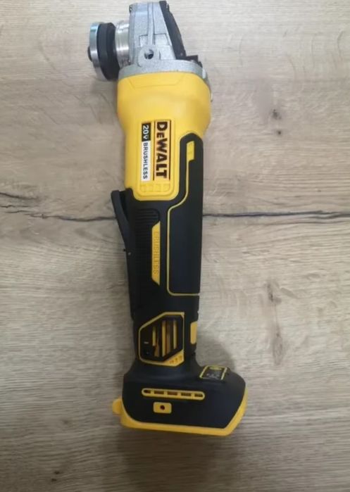 Rebarbadora a bateria 125mm 9000 RPM "obs:só a rebarbadora"