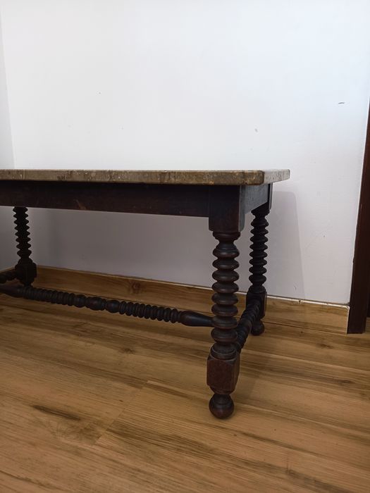 Mesa de Apoio  com Tampo em Mármore