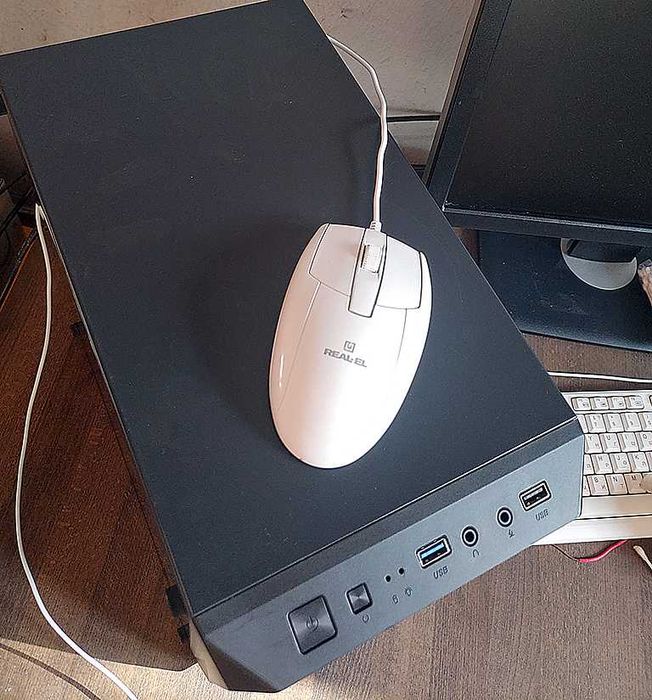 (зарезервовано) Ryzen 5600G + B550 + SSD 256 Gb + RAM 16 Gb + Aerocool CS-107-A-V2 600W