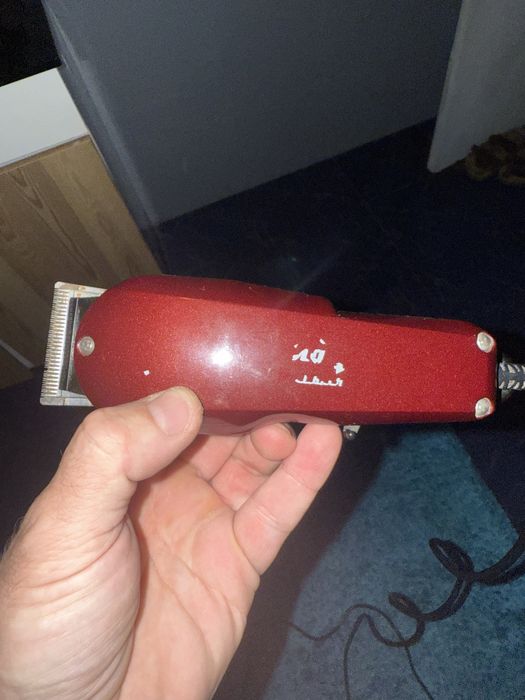 Maquina de cortar o cabelo com fio, boa qualidade e a funcionar