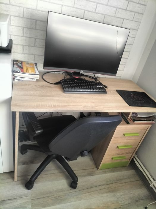 Biurko młodzieżowe