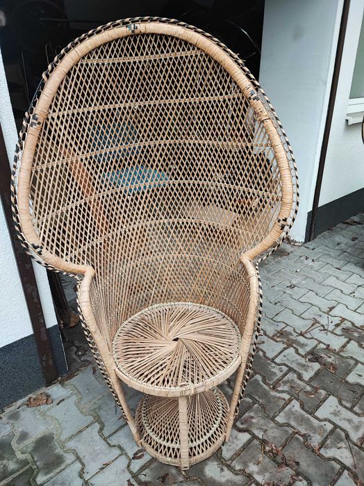 Kultowy fotel rattanowy " PAW ".