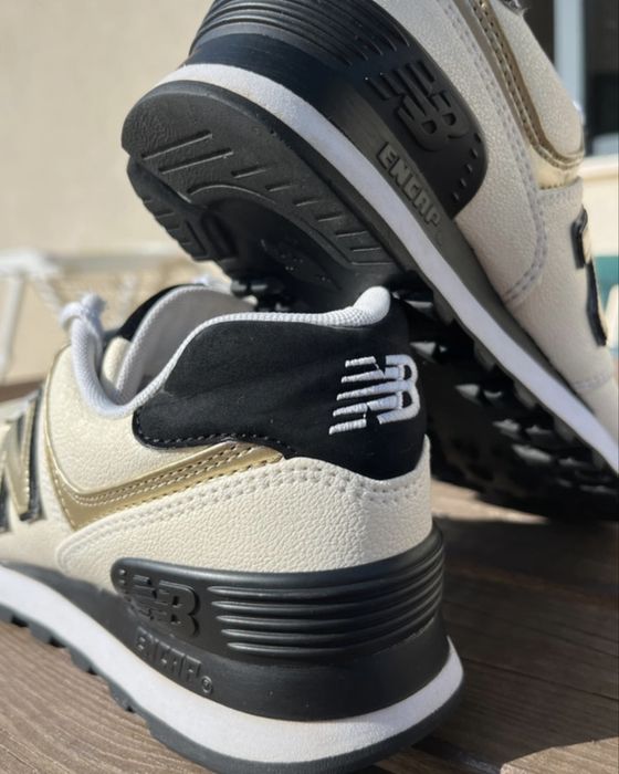 New Balance 574 (brancos e dourados)