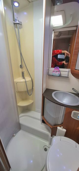 Vendo Autocaravana   ADRIA   MATRIX 680 SP    5 LUGARES  -  5 DORMIDAS