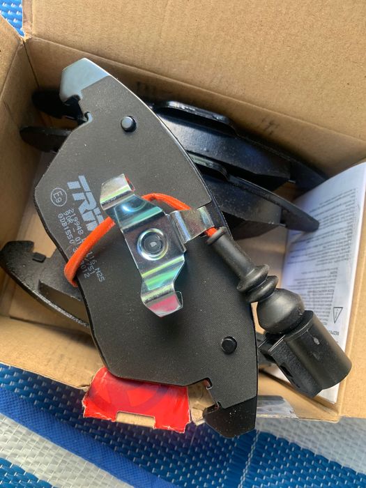 Продам передние колодки TRW