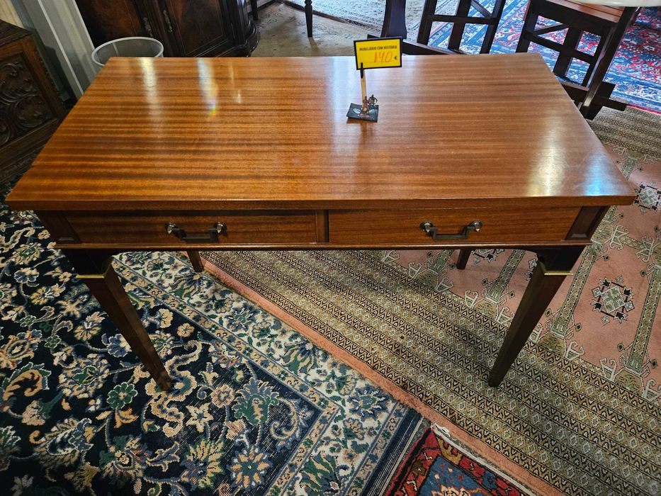 Secretária em madeira com gavetas -Pequenas marcas de uso