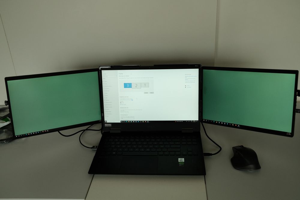 Monitor Portátil  (triplo) Uperfect Station Z14,  resolução QHD