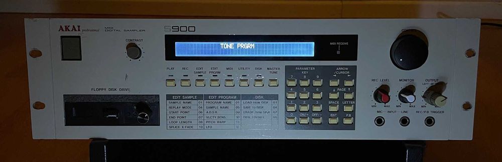 Akai S900 sampler - Gotek, dobry wyświetlacz, uszy, OS 4.0, RAM OK