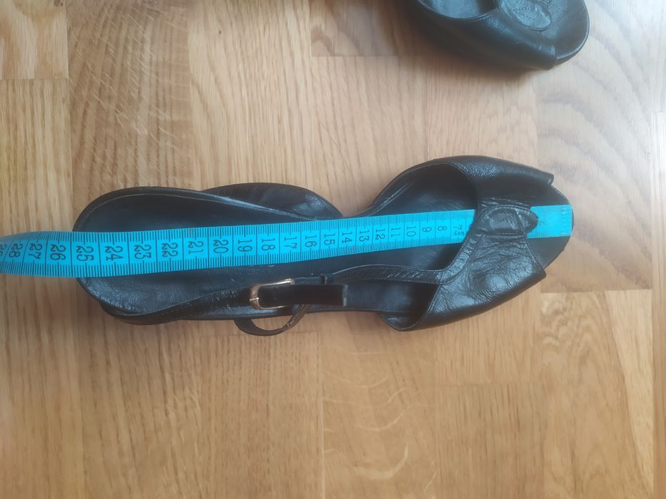 Босоніжки (сандалі)