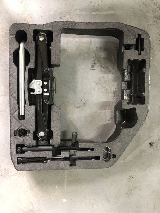 Набор инструмента домкрат крюк для Audi A4 B8 Audi A5 інструмент