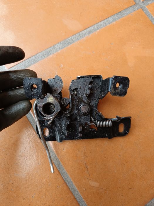 Audi A3 8L fechadura capô