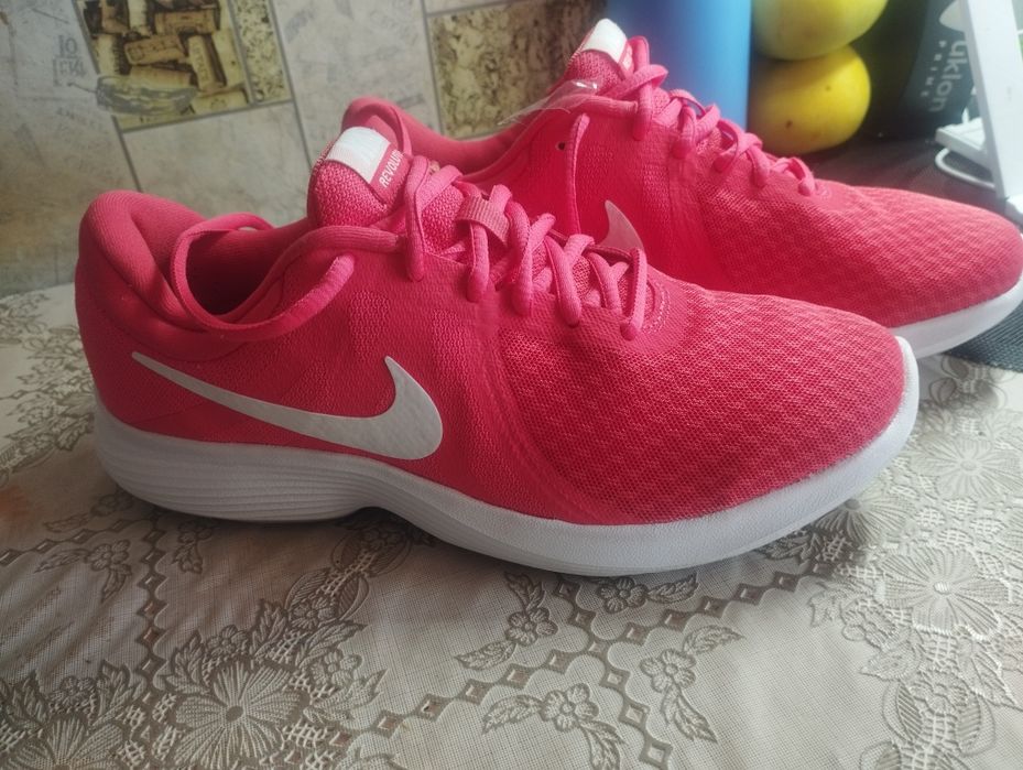 Жіночі кросівки Nike Revolution  40 розмір
