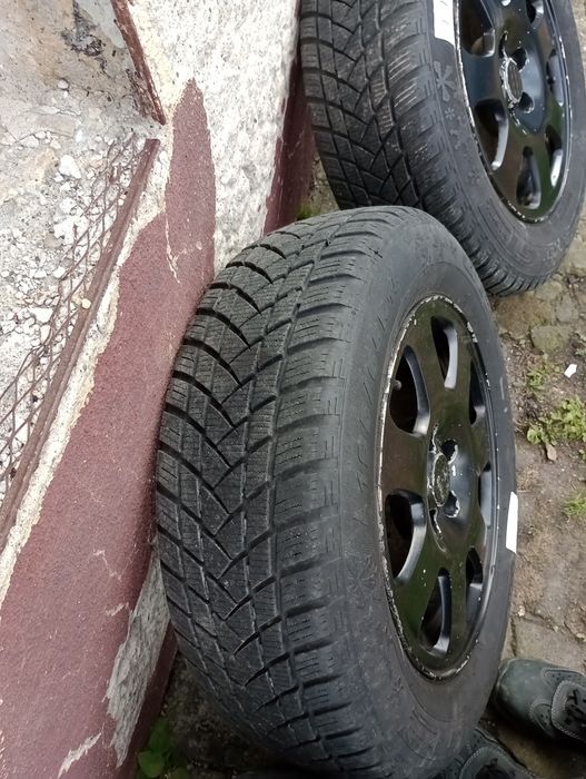 Zimowe opony z felgami