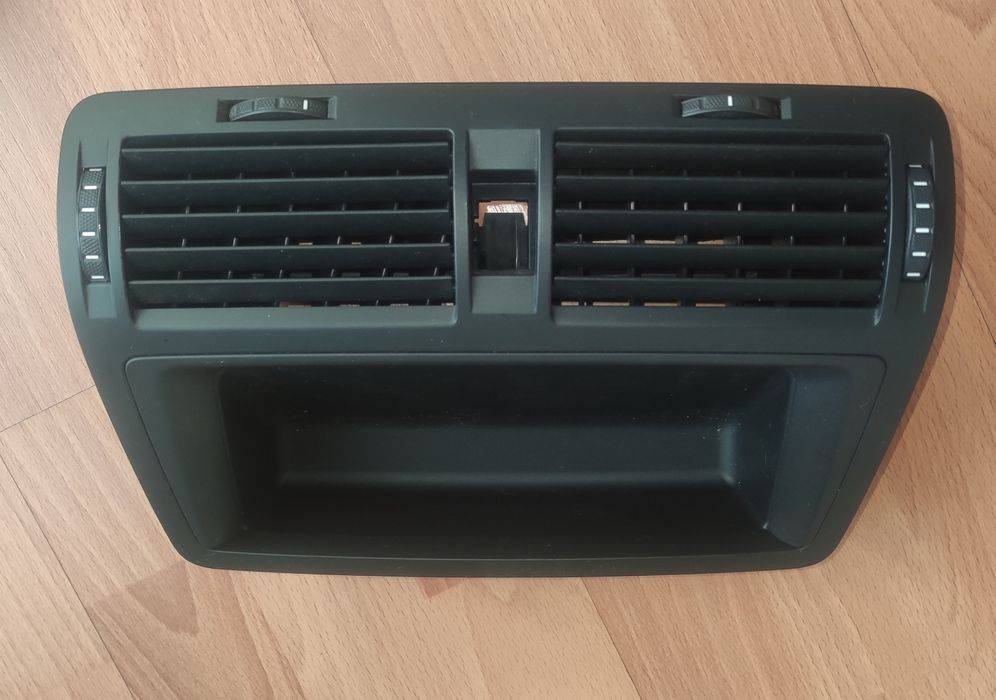 Kratka nawiewu przednia Skoda Octavia II