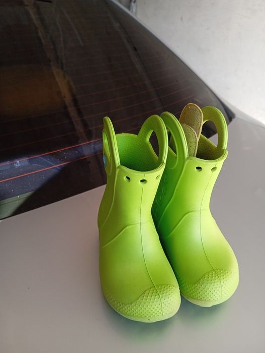 Продам детскую обувь