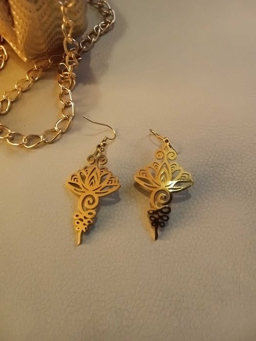 Сережки золотого кольору