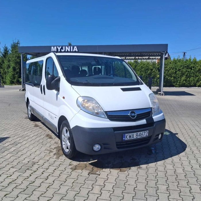 Wynajem busa 9-osobowego Opel Vivaro Komfort