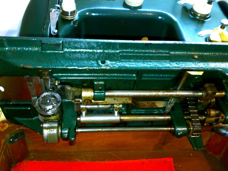 Швейная машина Naumann