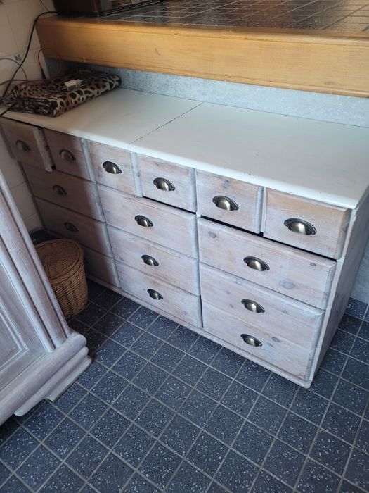 Szafka z dużą il. szufladek