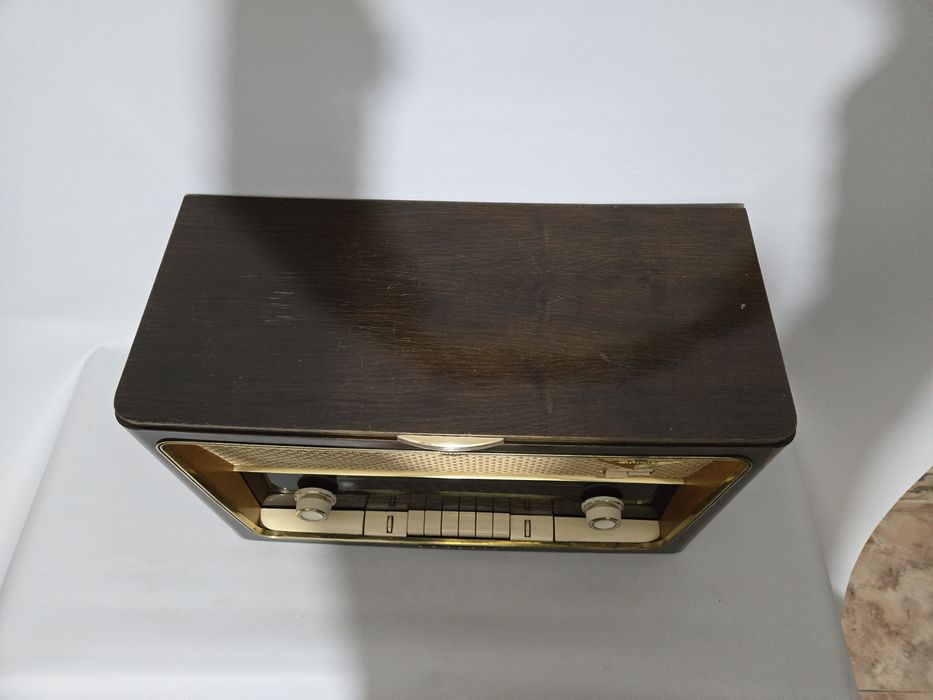Rádio antigo com gira discos reparado Grundig