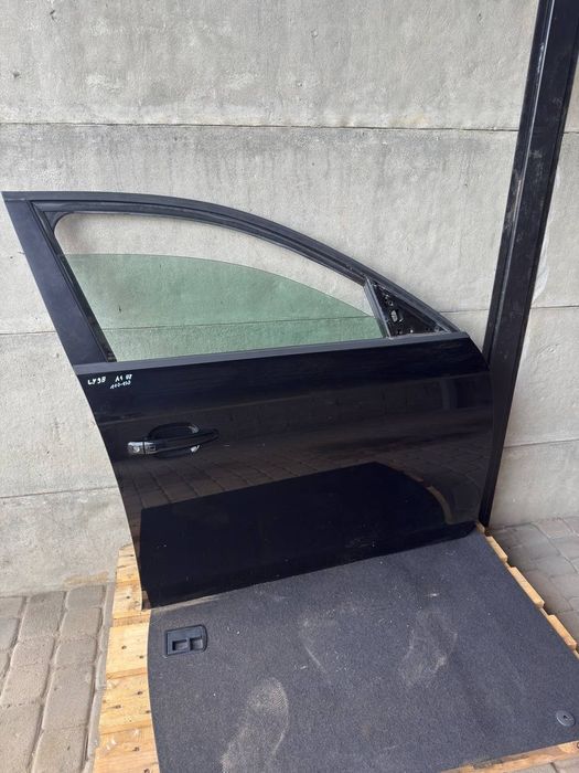 Drzwi przednie prawe Audi A4 B8 8K0831052J kolor LY9B kompletne