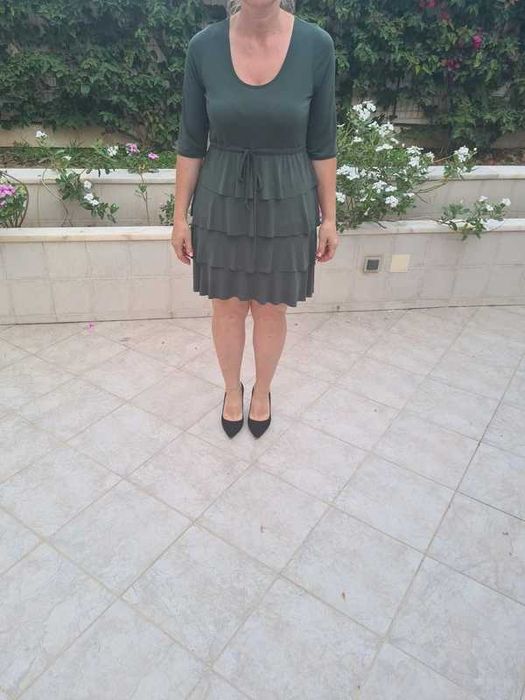 Vestido midi verde com folhos da Vintage Bazaar