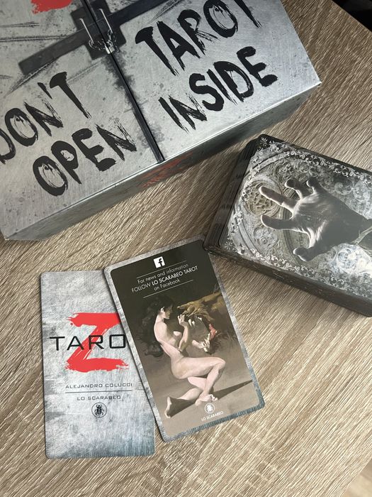 Розпродаж колод таро