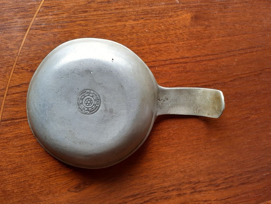 Cinzeiro em estanho . " Banco Português do Atlântico "