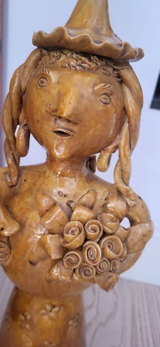 Rosa Ramalho - Menina com flores e pomba - 47 cm