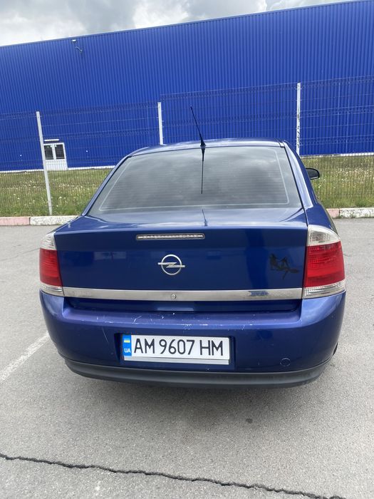 По машині є проблеми по мотору машина 2004 рік 2.2 бензин переофомляється 5000 км назад робився мотор але нажаль шось пішло не так тому в наявності є ще один опель в якості донора з добрим мотор 2.2 газ бензин і коробка  автомат більше інформації за телефоном .Донор заводиться і їздить без проблем кого цікавить пишіть дзвоніть .можливий обмін з моєю доплатою +38********39