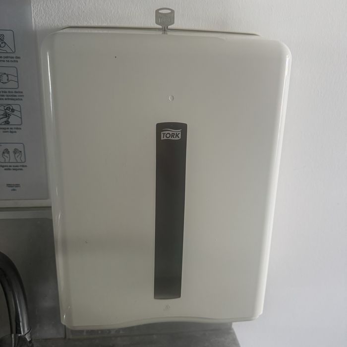Dispensador papel mãos Tork