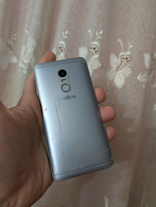 Смартфон TP-Link Neffos X1