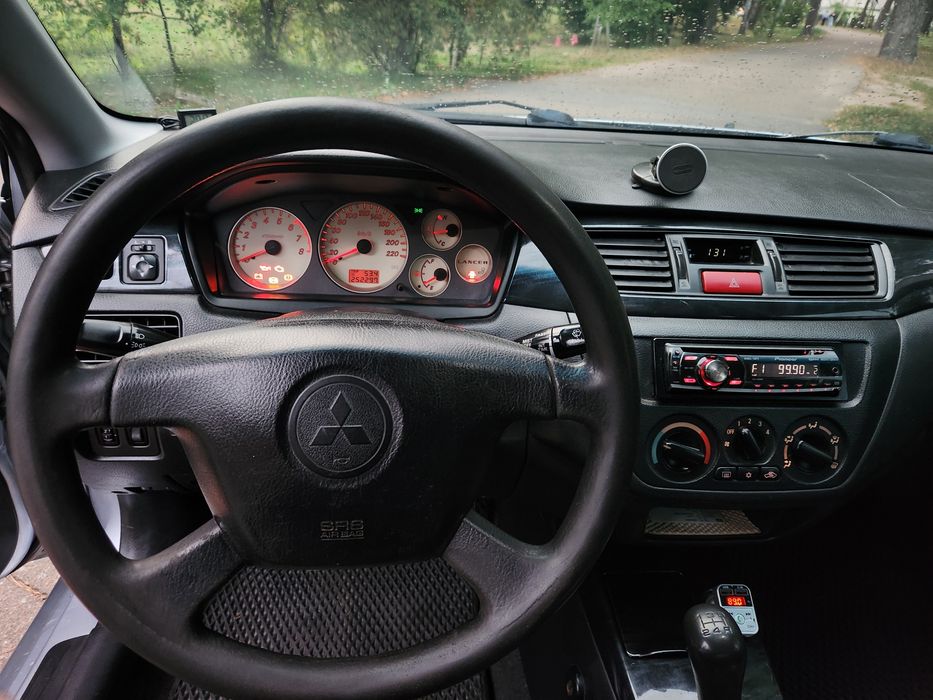Mitsubishi LANCER 9