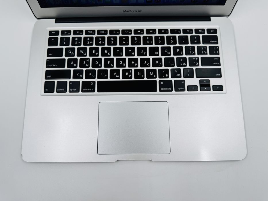 1 цикл Apple Macbook Air 13 2017 i5 8GB RAM 256GB SSD IL6686