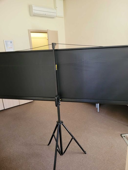 Ekran przenośny ze stojakiem Buenoscreen