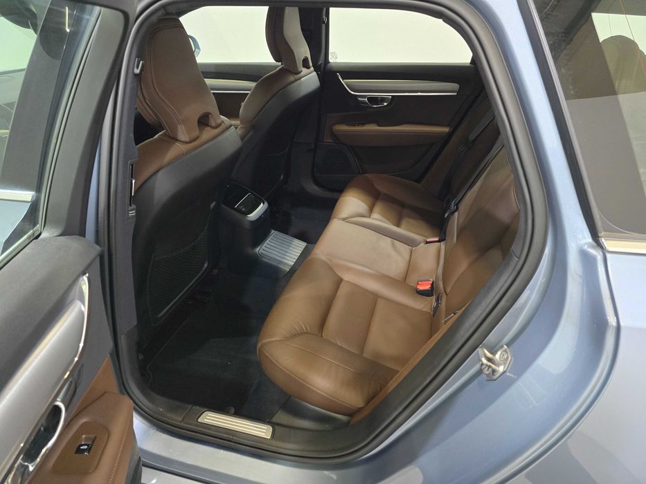 Volvo V90 T8 PHEV Momentum