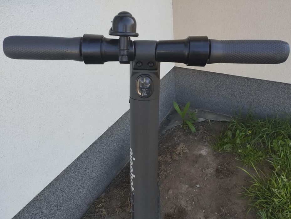 Hulajnoga elektryczna Ninebot KickScooter E25E