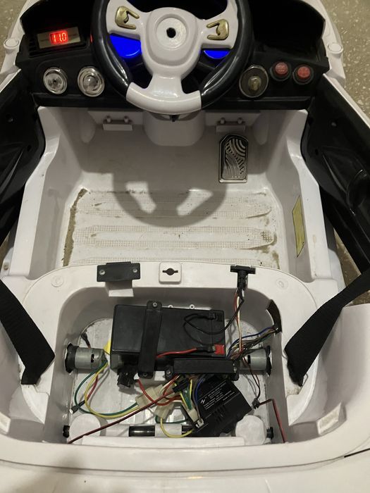 Дитяче електро авто BMW