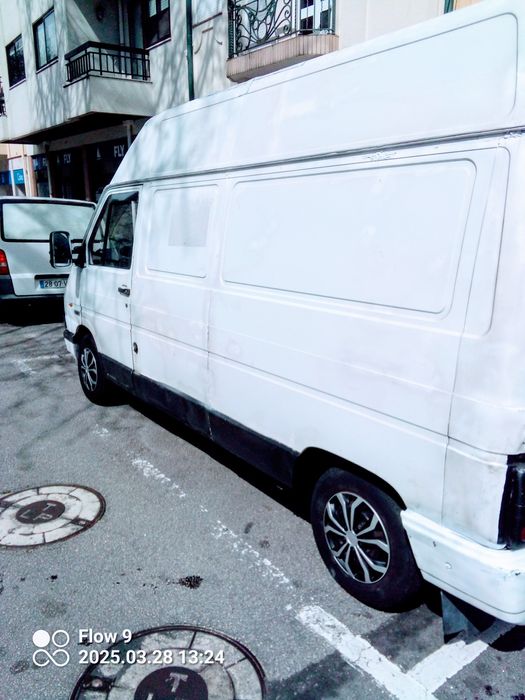 Recolhas de recheios de casas entulho madeira sofás colchões verdes