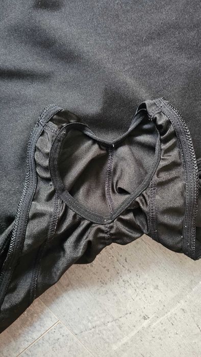 Body wyszczuplające modelujące underboob z otwartym kroczem