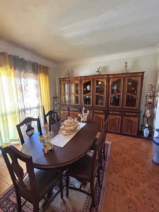 Mesa de sala e aparador