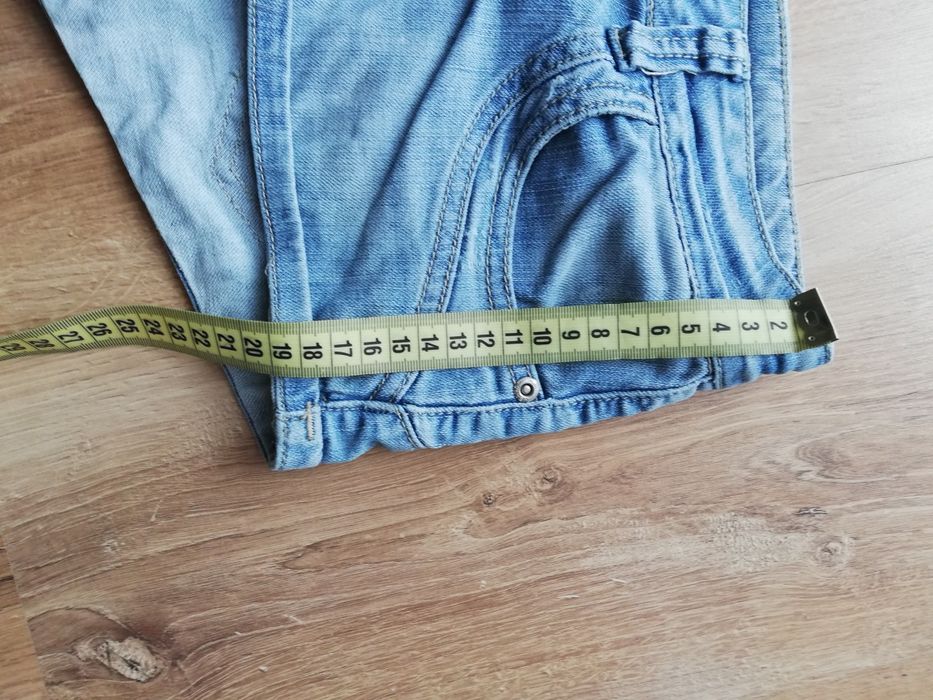 Krótkie jeansowe damskie spodenki, rozm. 28, 95% bawełna