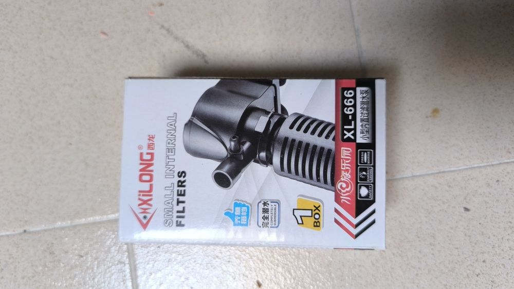 Aquário com utensílios