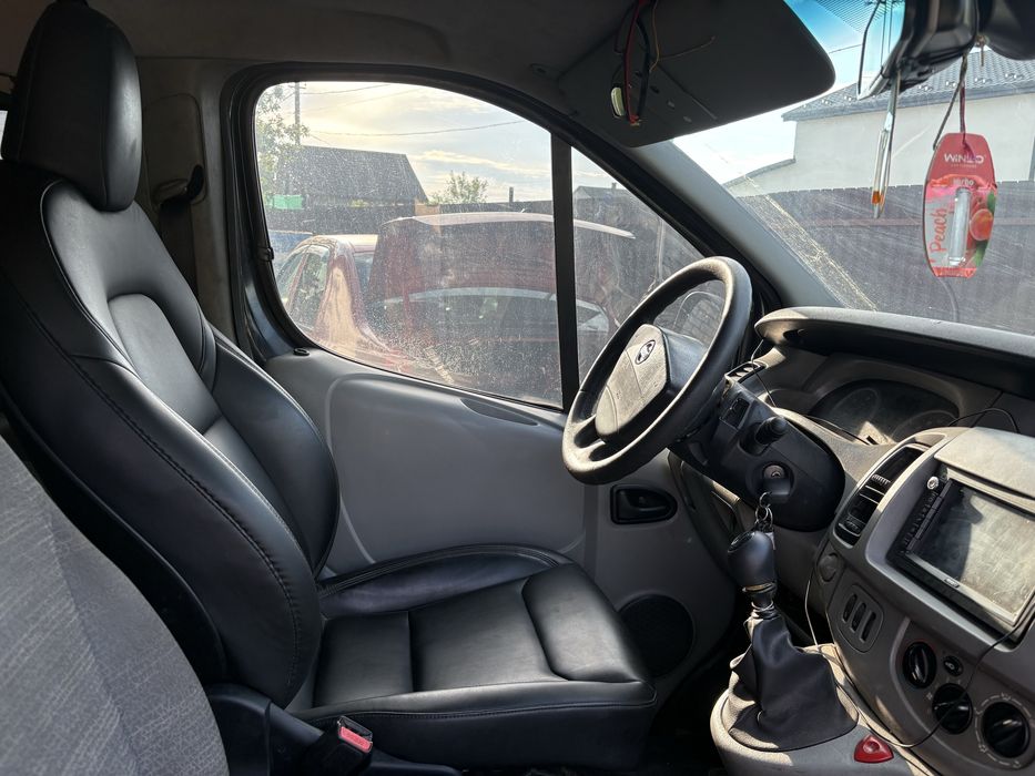 Nissan Primastar Renault trafik Vivaro