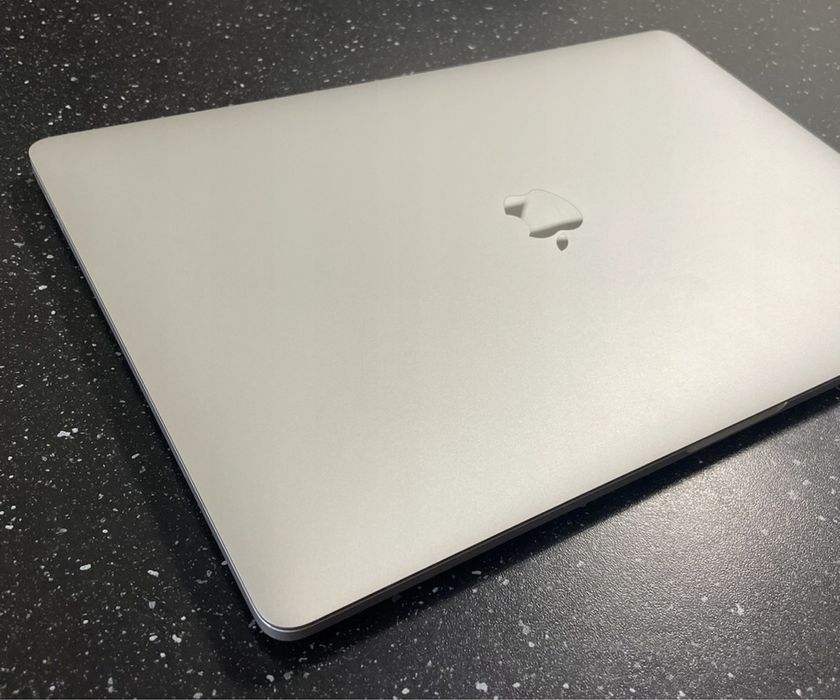— STYLOWY i SZYBKI — Apple Macbook Pro 15 i7 / 16GB / SSD  Touchbar