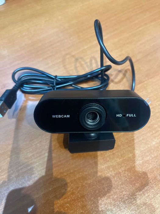 Webcam com qualidade 4K, pouco usada (2,3 vezes).