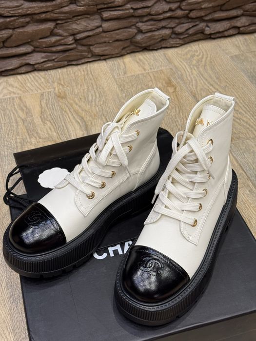 Ботинки Chanel  женские в наличии сапоги