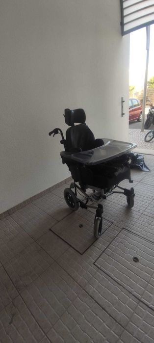 Cadeira de Rodas Invacare Rea Clematis Basculante e Reclinável
