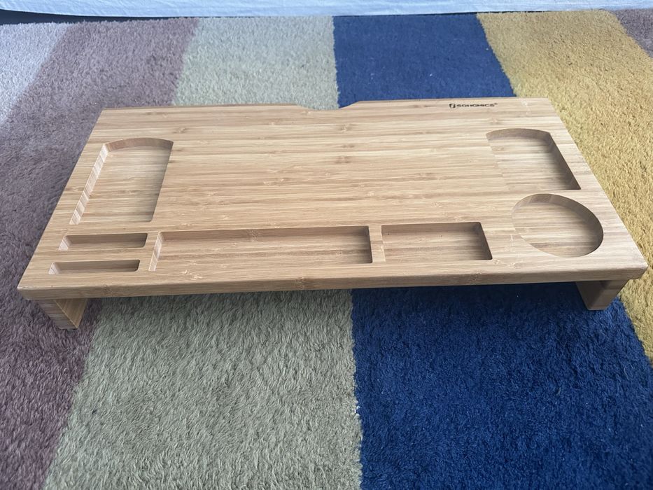 Tabuleiro para refeições ou trabalho em bambu.